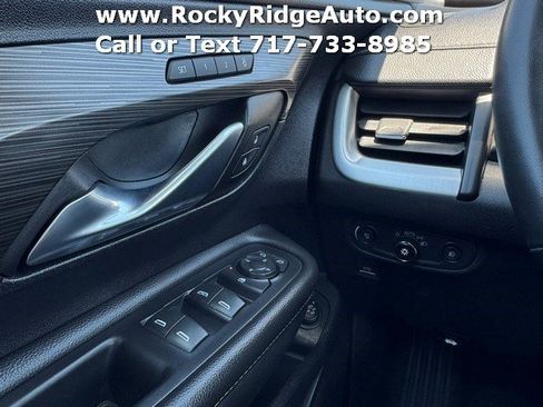 Used 2024 GMC Terrain SLT AWD/4WD image 30