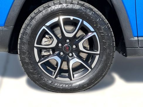 Used 2025 Jeep Compass Trailhawk AWD/4WD image 13