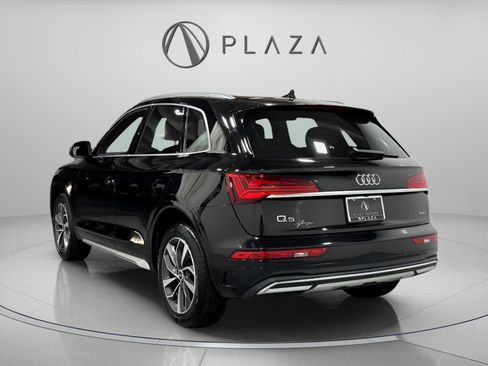 Used 2021 Audi Q5 Premium Plus w/ Premium Plus Package image 3
