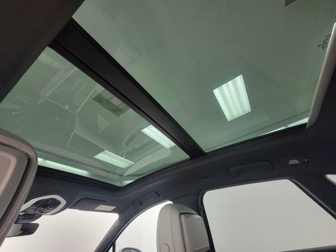 New 2025 Porsche Macan S image 18