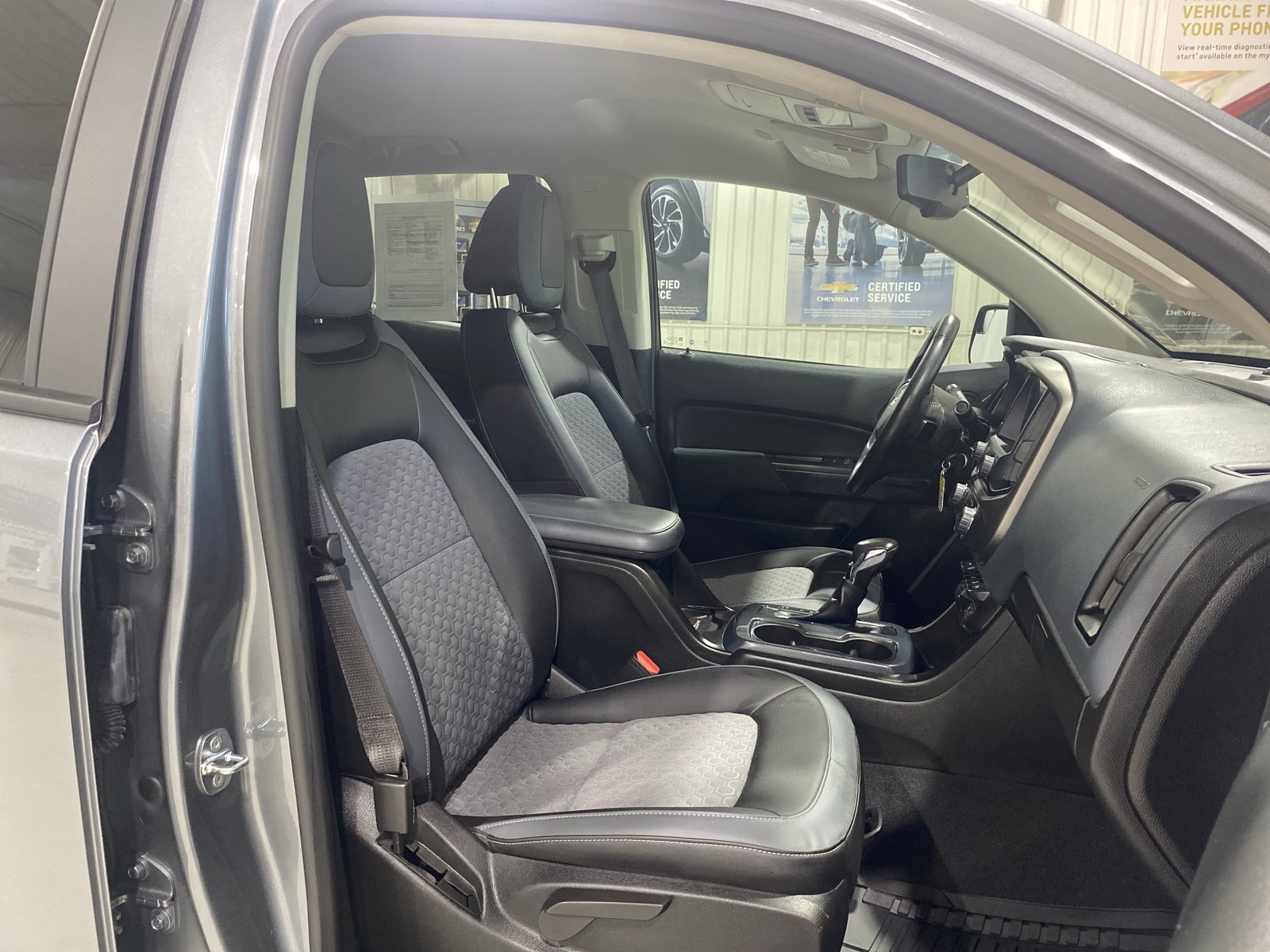 Used 2022 Chevrolet Colorado Z71 AWD/4WD image 17