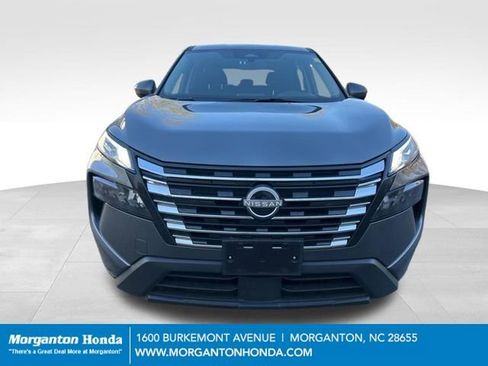 Used 2025 Nissan Rogue SV image 2