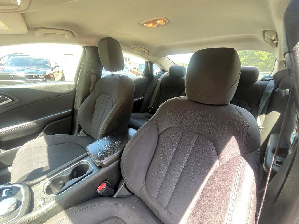 Used 2015 Chrysler 200 Limited FWD image 15