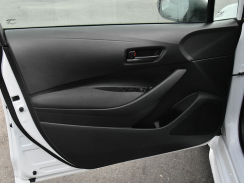 Used 2025 Toyota Corolla LE image 13