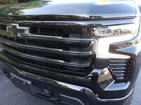 Used 2025 Chevrolet Silverado 1500 High Country w/ Midnight Edition image 7