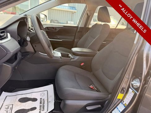 Used 2022 Toyota RAV4 LE image 11