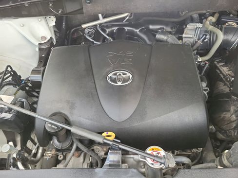 Used 2018 Toyota Highlander Plus AWD/4WD image 22