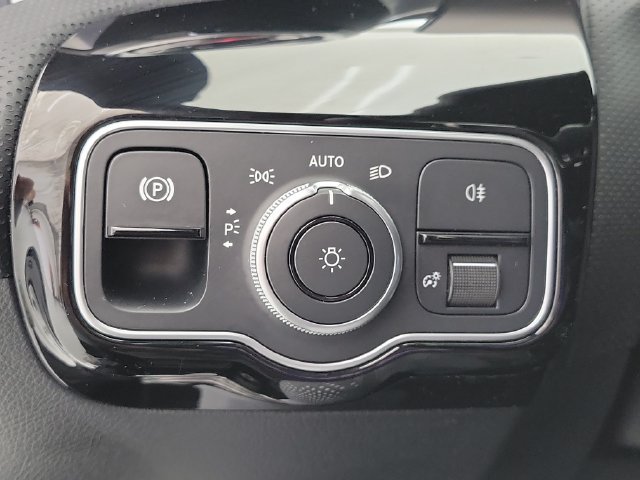 Used 2024 Mercedes-Benz CLA 250 4MATIC image 33