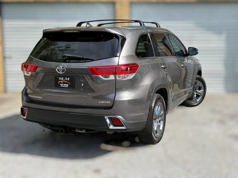 Used 2018 Toyota Highlander Limited Platinum FWD image 15