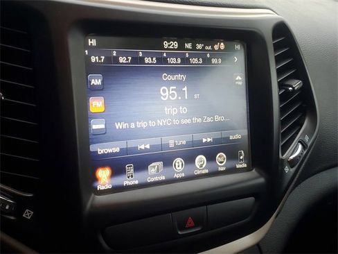 Used 2018 Jeep Cherokee High Altitude w/ Luxury Group image 26