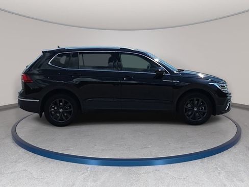 Used 2024 Volkswagen Tiguan SE w/ Panoramic Sunroof Package AWD/4WD image 4