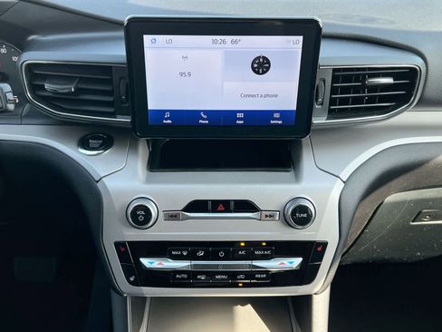 Used 2024 Ford Explorer XLT w/ Equipment Group 202A AWD/4WD image 27