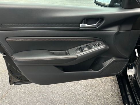 Used 2021 Nissan Altima 2.5 SR w/ SR Premium Package image 11