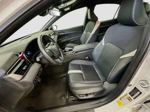 Used 2025 Toyota Camry SE FWD image 13
