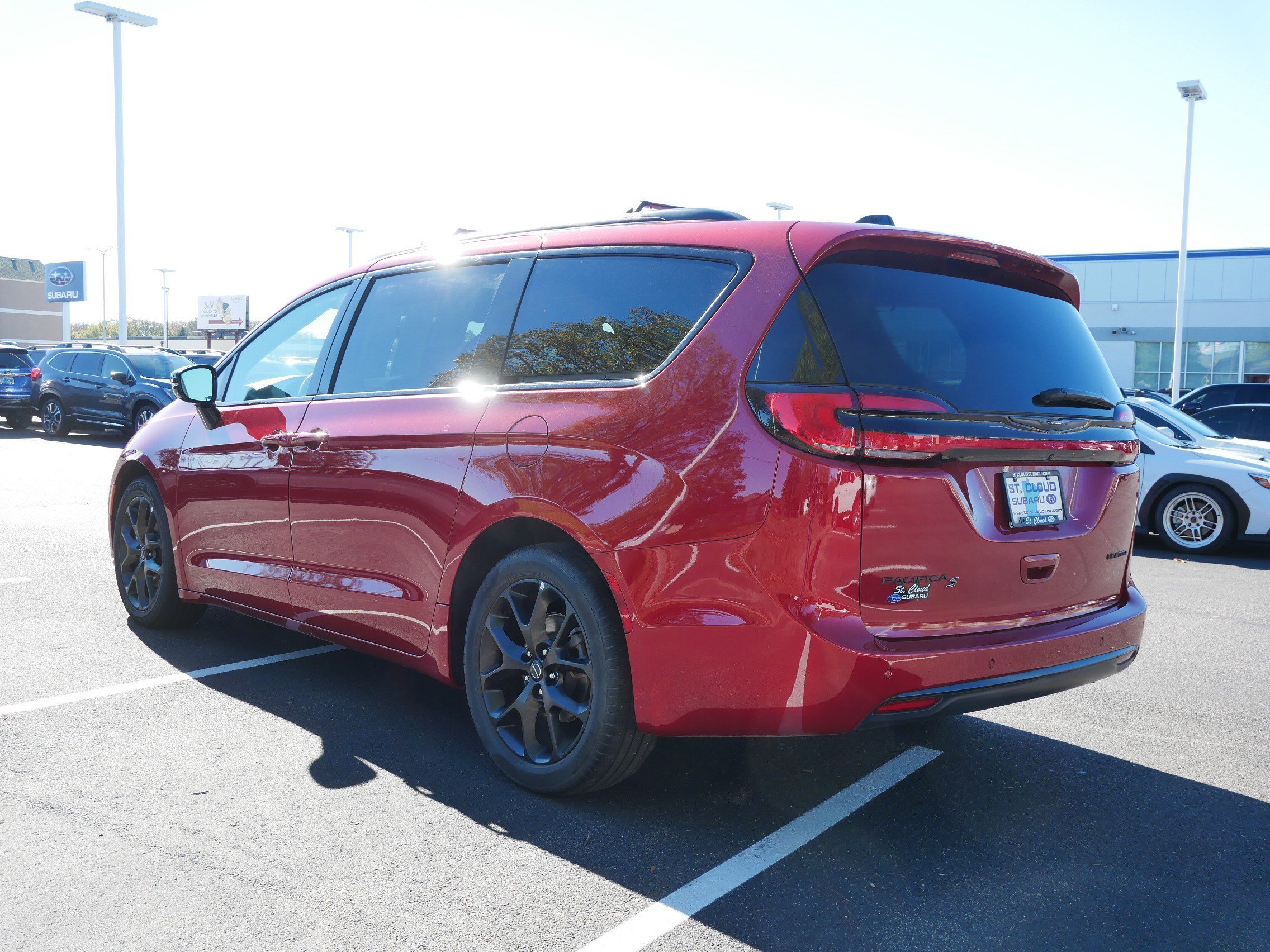 Used 2025 Chrysler Pacifica Limited FWD image 5