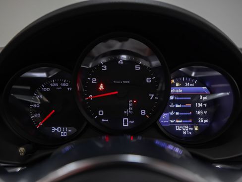 Certified 2019 Porsche 718 Boxster RWD image 32