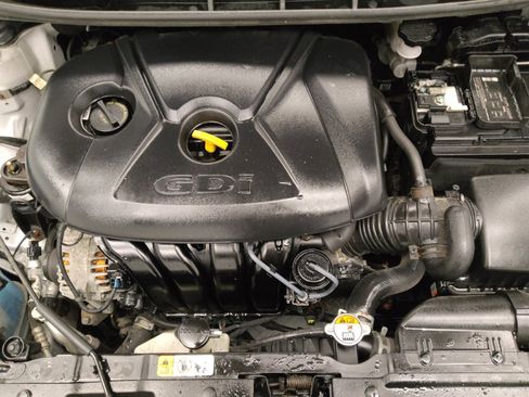 Used 2017 Hyundai Elantra GT image 30