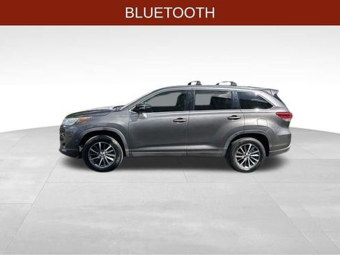 Used 2019 Toyota Highlander XLE FWD image 4