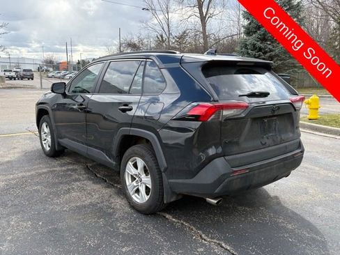 Used 2021 Toyota RAV4 XLE w/ Convenience Package image 4