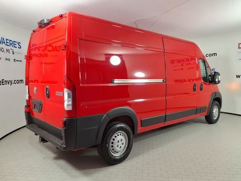 Used 2025 RAM ProMaster 2500 w/ Convenience Group FWD image 4