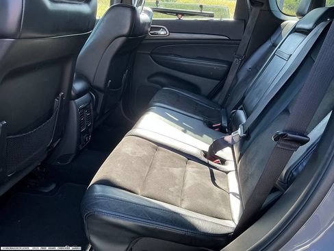 Used 2019 Jeep Grand Cherokee Altitude RWD image 5