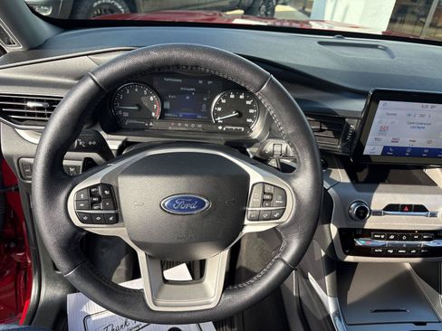 Used 2020 Ford Explorer XLT w/ Equipment Group 202A AWD/4WD image 11