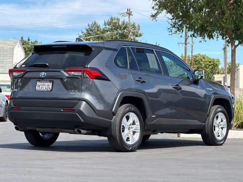 Used 2021 Toyota RAV4 XLE w/ Convenience Package AWD/4WD image 2