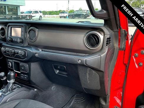 Used 2021 Jeep Gladiator Sport AWD/4WD image 26