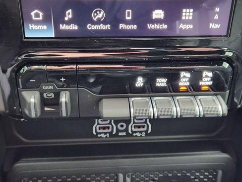 New 2026 RAM 2500 Laramie w/ Night Edition AWD/4WD image 15