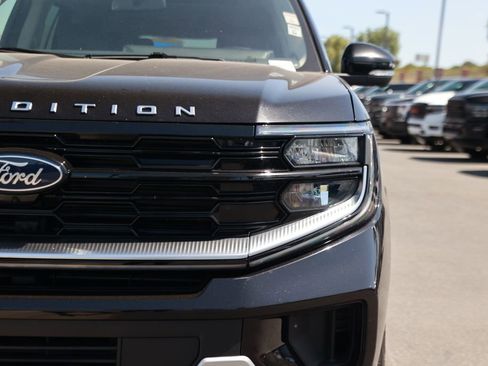 Used 2025 Ford Expedition Max Platinum AWD/4WD image 5