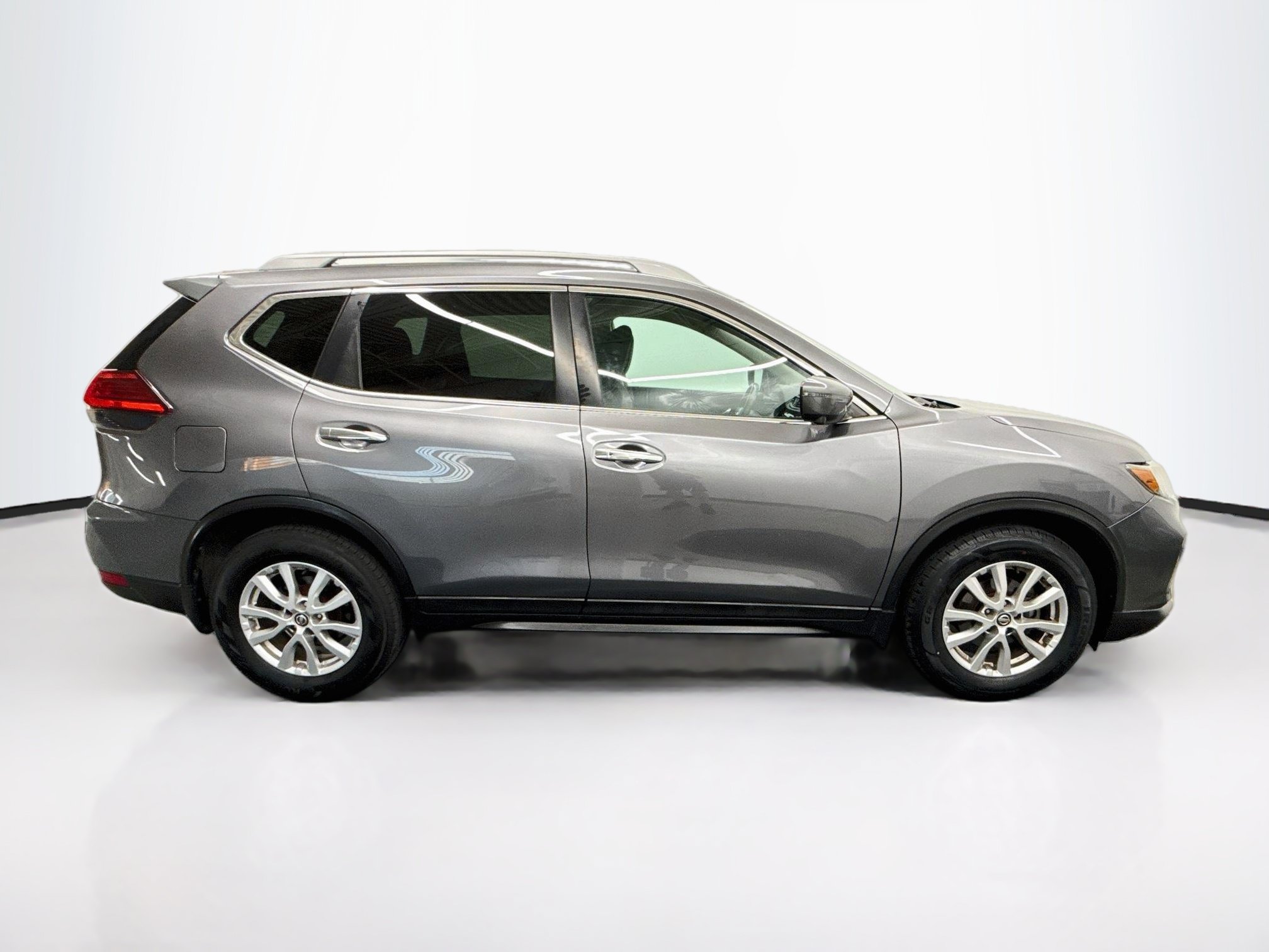 Used 2017 Nissan Rogue SV w/ SV Premium Package FWD image 10