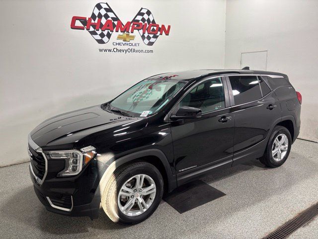 Used 2024 GMC Terrain SLE FWD image 1