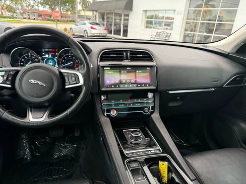Used 2020 Jaguar F-PACE Prestige image 20