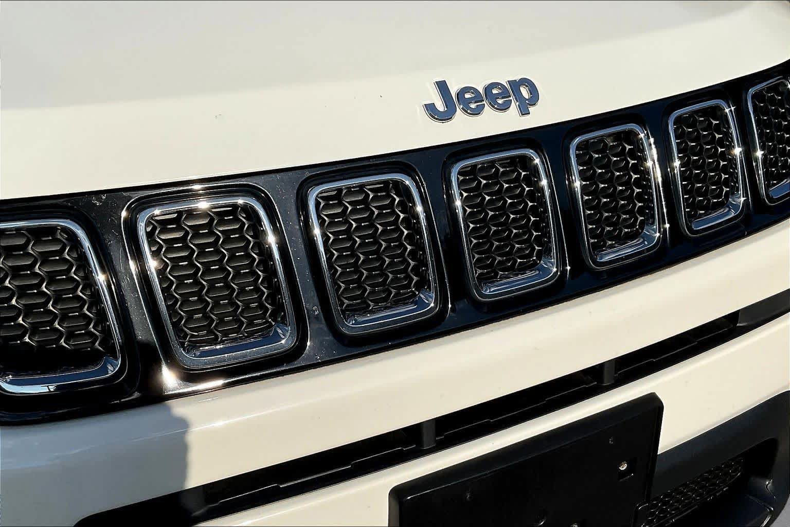 Used 2018 Jeep Compass Latitude w/ Popular Equipment Group AWD/4WD image 30