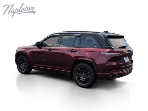 Used 2023 Jeep Grand Cherokee Summit w/ High Altitude Package AWD/4WD image 3
