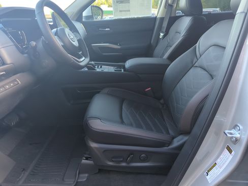 New 2025 Nissan Pathfinder Platinum w/ Cargo Package image 10