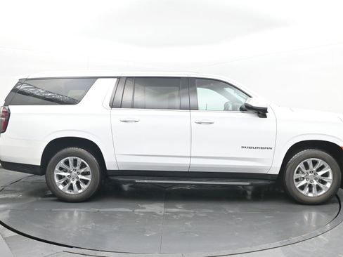 Used 2023 Chevrolet Suburban Premier image 10