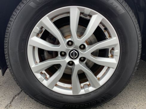 Used 2018 Nissan Rogue SV AWD/4WD image 17