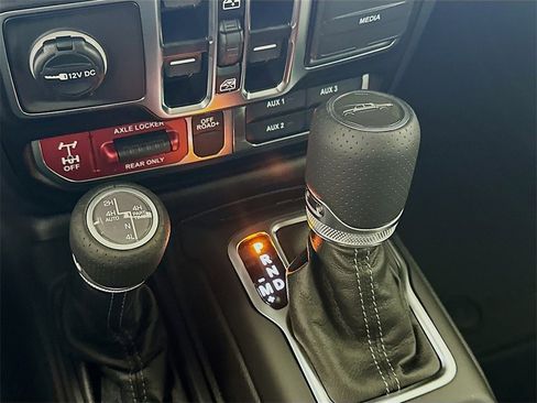 New 2025 Jeep Gladiator Mojave image 12