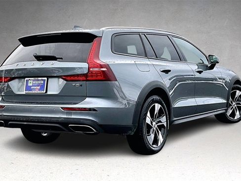 Used 2020 Volvo V60 T5 Cross Country image 6