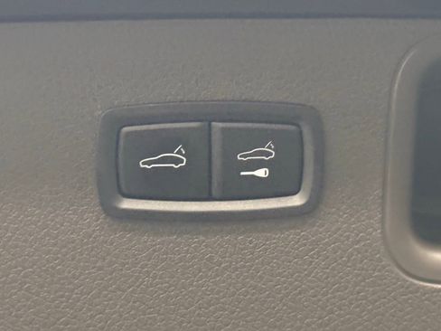 Used 2024 Porsche Macan w/ Premium Plus Package image 15