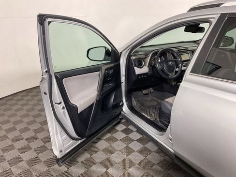 Used 2014 Toyota RAV4 Limited w/ Technology Package AWD/4WD image 20