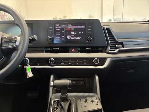 Used 2025 Kia Sportage LX image 17