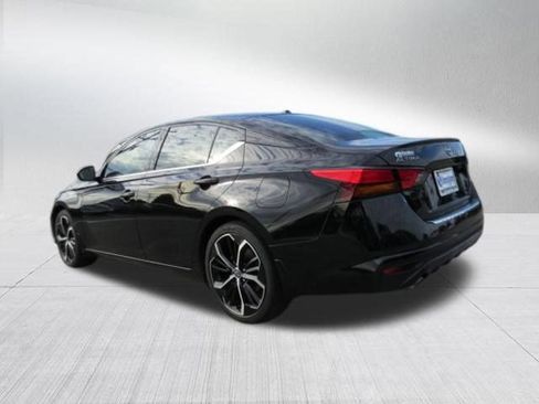 Used 2023 Nissan Altima 2.5 SR w/ SR Premium Package FWD image 6