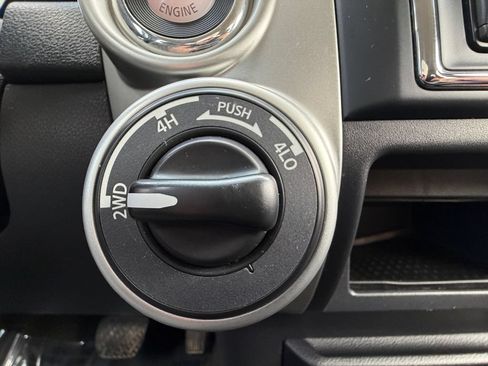 Used 2019 Nissan Titan SV AWD/4WD image 13