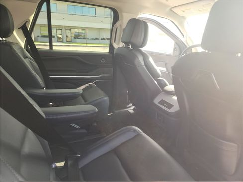 New 2026 Lincoln Navigator Premiere AWD/4WD image 21