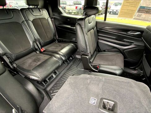Used 2023 Jeep Grand Cherokee L Laredo image 17