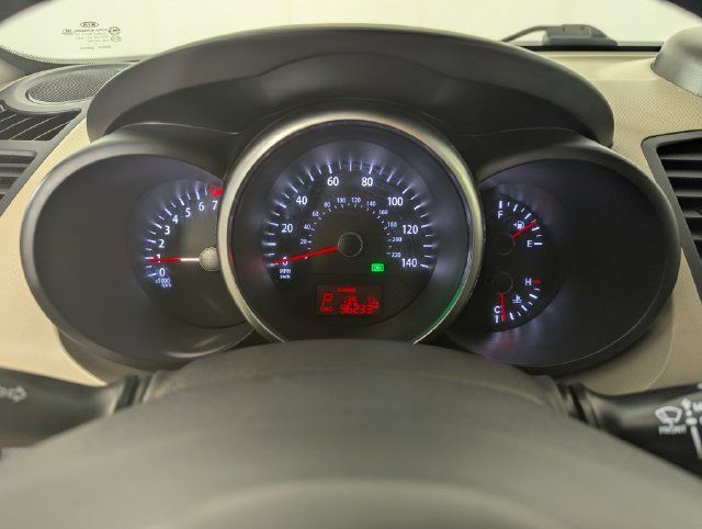 Used 2012 Kia Soul ! FWD image 12