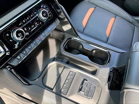 Used 2025 GMC Sierra 2500 AT4 w/ AT4 Premium Plus Package image 17