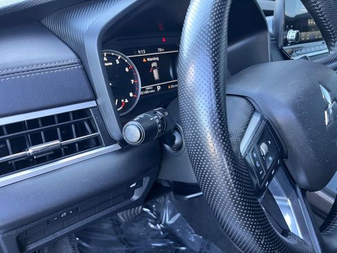 Used 2024 Mitsubishi Outlander SE image 12